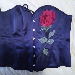 Elegant Black Corset with Red Rose Embroidery